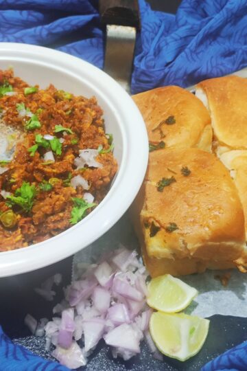 chicken keema pav