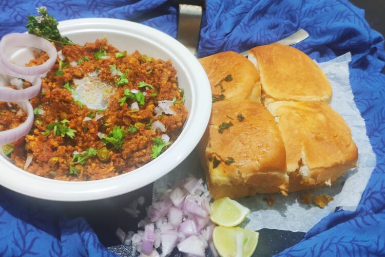 chicken keema pav